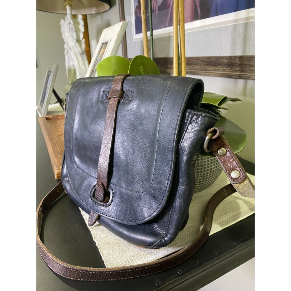 WILL Leather Goods Seneca Black Crossbody Bag - Picture 5 of 12